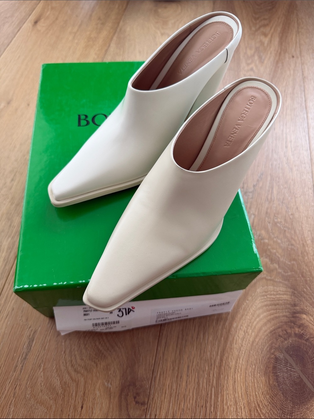 Bottega Veneta Off-White Leather Pointed Mule